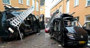 Busje ontploft in Scheveningse woonwijk…