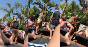Deze vakantie verloopt niet helemaal soepel met het reserveren van ligbedjes…